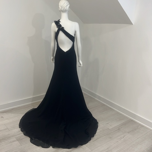 SAMPLE SALE NWT Bella Formals by Venus Bridal Black size 8 one shoulder - Picture 4 of 9